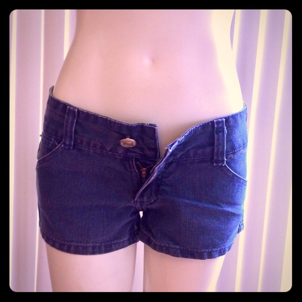 🦋CARICATURA🦋 LOW RISE JEAN SHORT SHORTS EUC💙